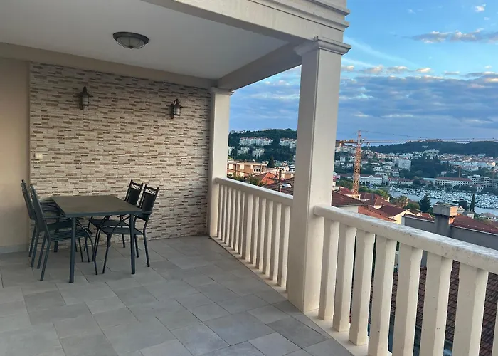 Apartment Violeta 1 With Private Terrace